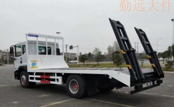 挖掘機運輸車